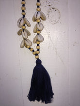 Load image into Gallery viewer, Necklace Shells Black | mon ange Louise
